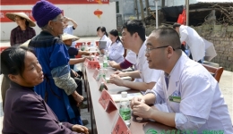 赞！健康扶贫进苗家 ——学校组织我院党员赴贫困村开展主题党日活动