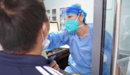 【卓越服务行动专题报道】  核酸采样有“温度”卓越服务暖人心 医院开展核酸采样卓越服务行动